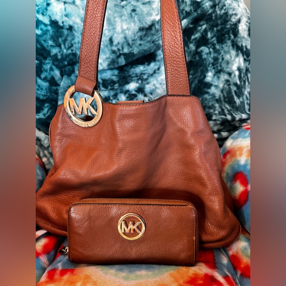 Micheal khors bag n matching wallet